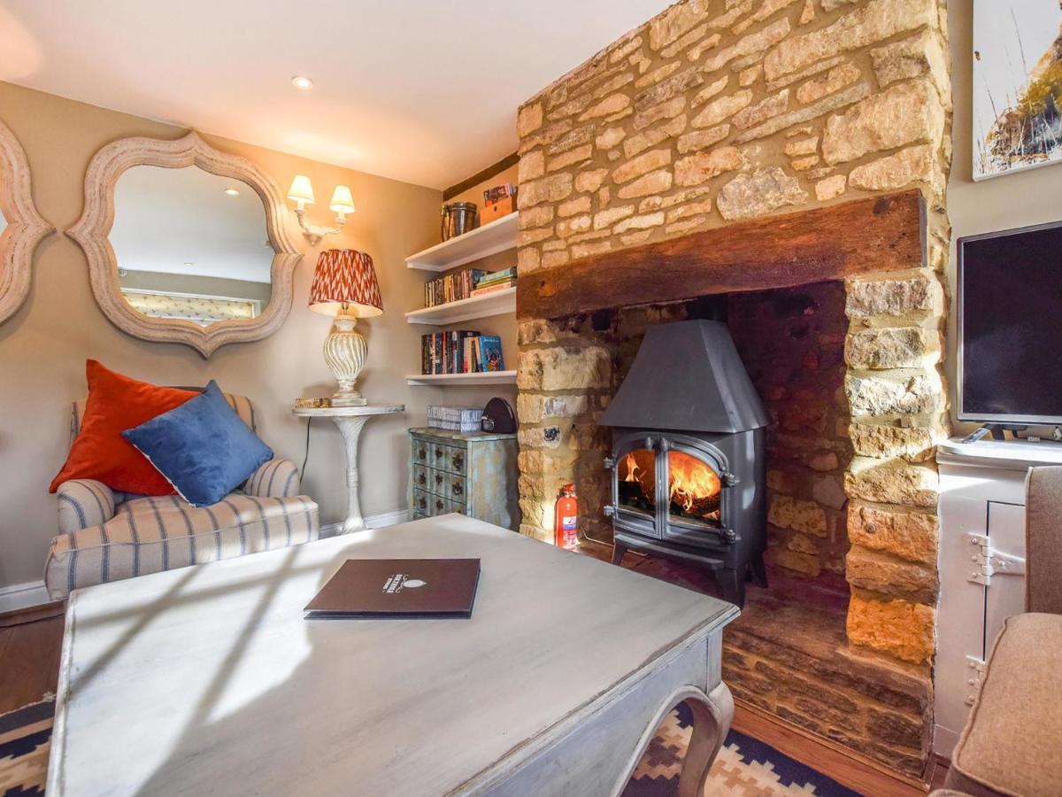 Appletree Cottage 水上伯顿 外观 照片