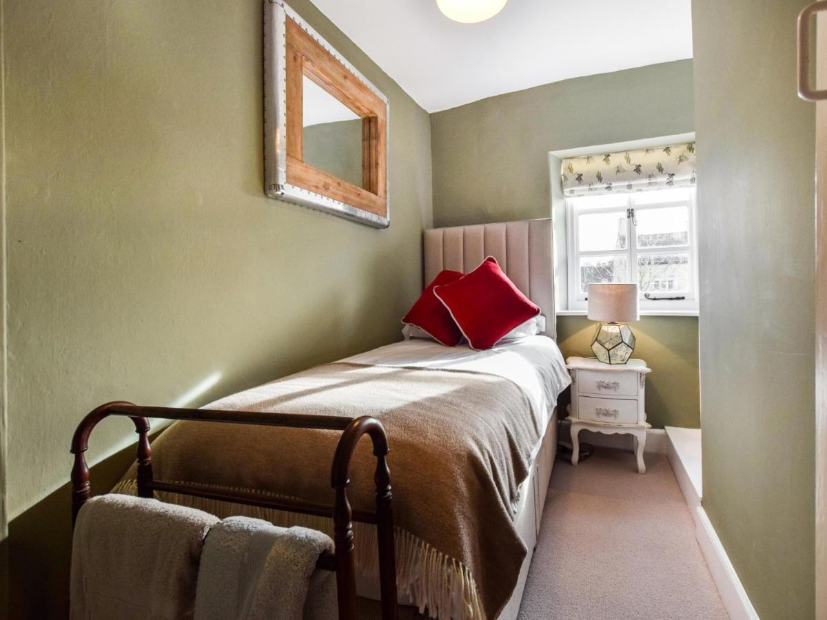 Appletree Cottage 水上伯顿 外观 照片