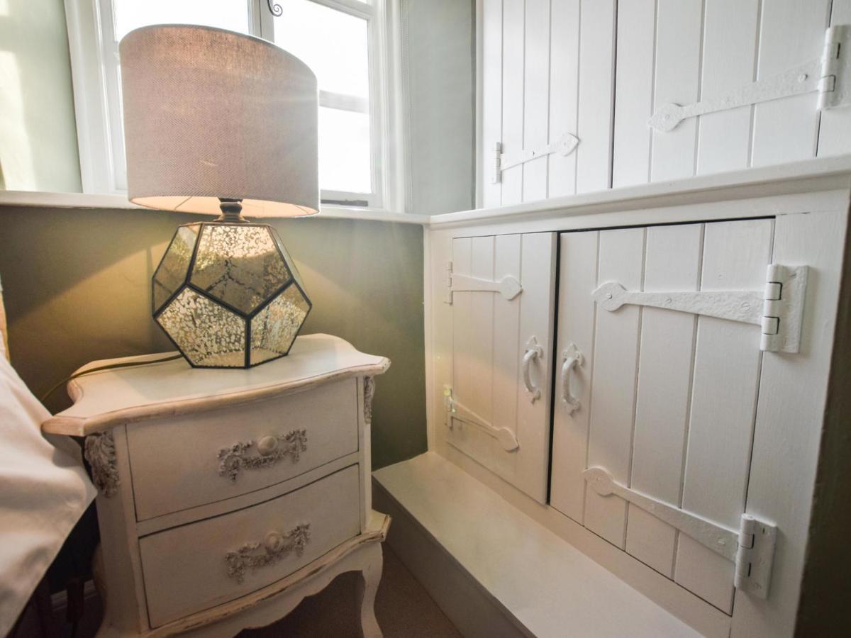 Appletree Cottage 水上伯顿 外观 照片